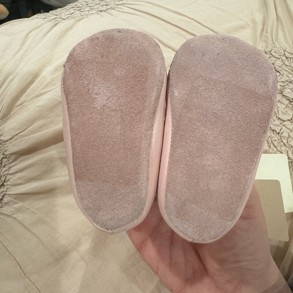 Fendi Baby Pink Bear Logo Baby Shoes - Picture 11 of 11